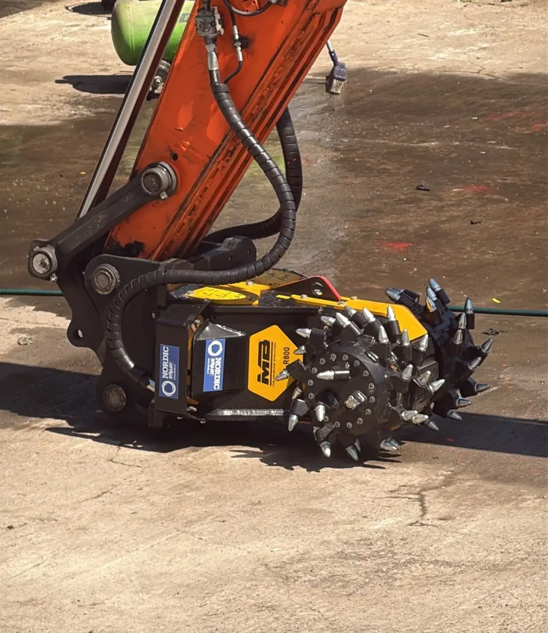 Fresadora MB R800 trabajando