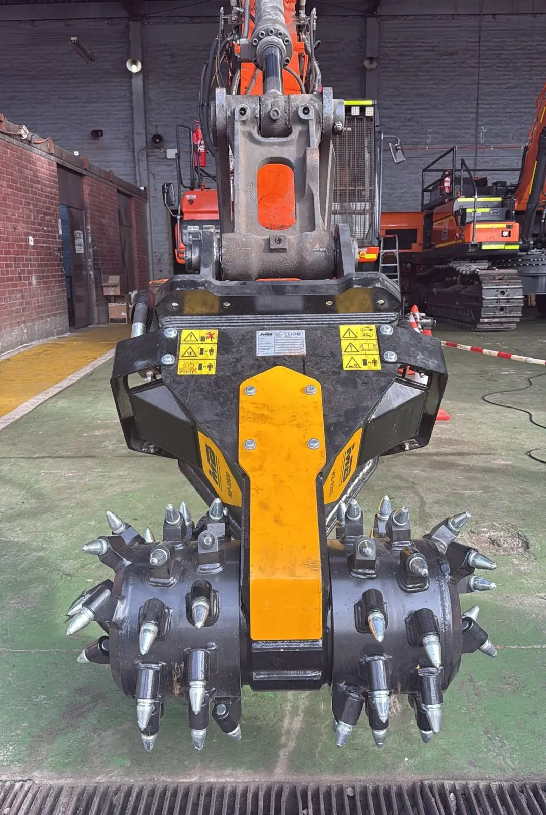 Fresadora MB R800 nueva montada en excavadora Develon