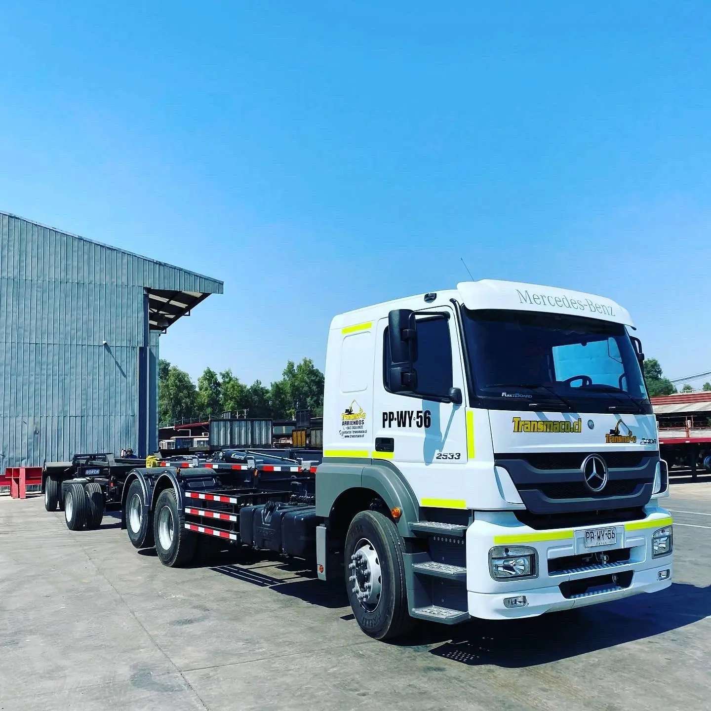 Camión ampliroll Mercedes-Benz Axor 2533